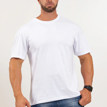 {C5F9F925-9ACE-4F47-AFA3-B06FF8EF2FBB} <br><b>CAMISETA BÁSICA</b><br><br>
Camiseta com 100% de algodão 30.1<br>
Reforço de ombro a ombro<br>
Gola de ribana com largura de 1,5 cm<br>
Gramatura 160